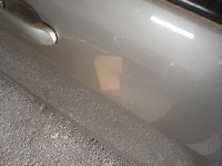 事故などの損傷時の修理事例：ドアについた凹みもすり傷も、3日間でスッキリきれいに！