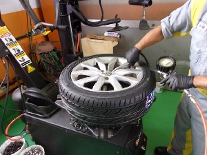 パーツ持込み・取付けの修理事例：タイヤ持ち込み交換