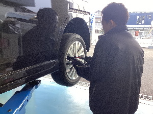 パーツ持込み・取付けの修理事例：タイヤ交換　持ち込み