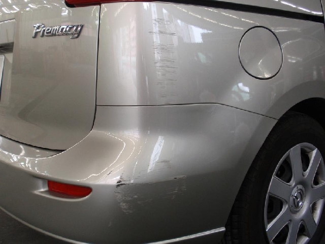 車の修理事例と修理費用 マツダ プレマシー修理内容で見る小さなキズ ヘコミ リアフェンダー リアバンパー修理 No 1030車修理のリペアナビ