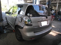 自動車保険を使った修理の修理事例：リアバンパ・リアフェンダ板金修理他