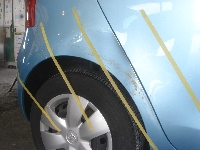 自動車保険を使った修理の修理事例：なぜかそこには電柱が！右死角ドア・クォーターパネルの修理