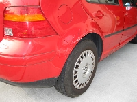 自動車保険を使った修理の修理事例：右リヤタイヤハウス付近損傷