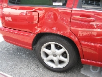 自動車保険を使った修理の修理事例：右クォーター、リヤタイヤ、ホイル等損傷