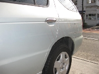 自動車保険を使った修理の修理事例：左側リアドア、クォータ　鈑金塗装