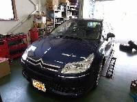 外車の修理・メンテの修理事例：シトロエンC4　バッテリー交換