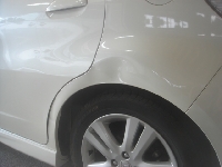 ドア・フェンダーの修理事例：運転席からは見えにくい、左リアの凹み修理！