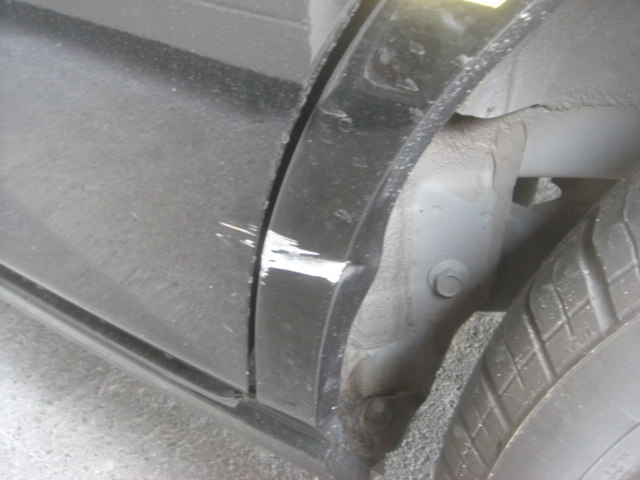車の修理事例と修理費用 ホンダ フィット修理箇所で見るドア フェンダー 車のキズはきれいに直して安全運転を No 1960車修理のリペアナビ