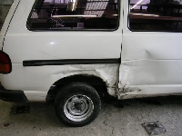 自動車保険を使った修理の修理事例：停止無視　100/0　接触事故