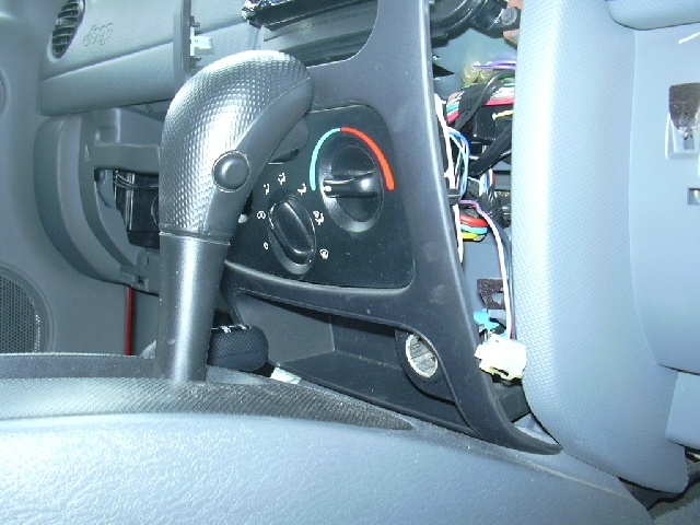 車の修理事例と修理費用 クライスラージープ チェロキー Kj37 修理箇所で見るエアコン修理 電装関係 エアコン2 3が冷えない シガーソケット が使えない No 2139車修理のリペアナビ