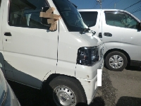 自動車保険を使った修理の修理事例：右ドアミラーとパンパーの損傷