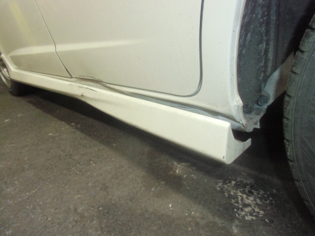車の修理事例と修理費用 ホンダ フィット修理箇所で見るドア フェンダー フィットのドア ステップ修理 No 2980車修理のリペアナビ