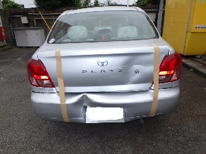 自動車保険を使った修理の修理事例：対物超過保険を使用しての後ろ周りの修理です。