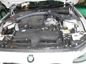エンジン・ミッション周りの修理事例：BMW オイルもれ修理　オイルフィルター交換　1シリーズ