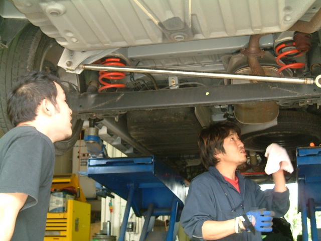 車の修理事例と修理費用 マツダ Mpv修理箇所で見るマフラー 排気系 リアマフラー持ち込み取り付け No 377車修理のリペアナビ