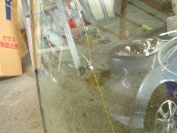ウインドーガラスの修理事例：フロントガラスをお得に交換！