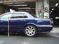 外車の修理・メンテの修理事例：ドアとＲフェンダー修理