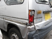 事故などの損傷時の修理事例：軽バン　鈑金修理とリサイクルパーツ活用で修理。